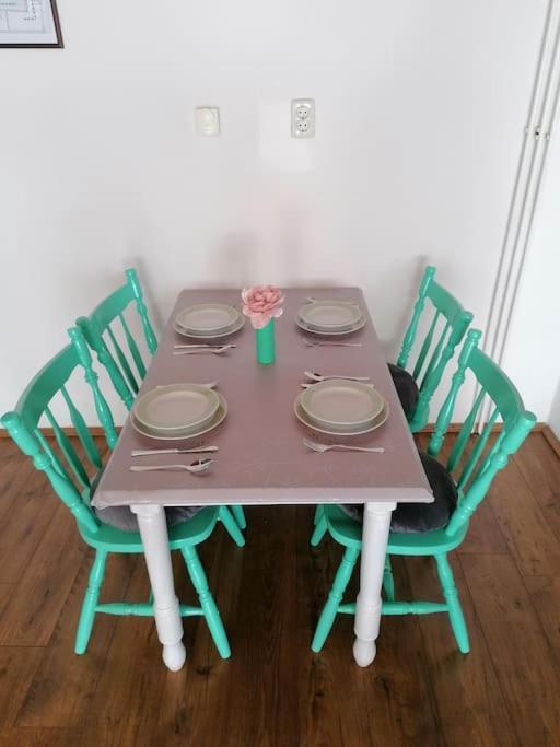 Cozy 1-Bdrm Apt In Dubec, Ideal For Work Or Study Sesvete Luaran gambar