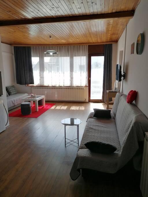 Cozy 1-Bdrm Apt In Dubec, Ideal For Work Or Study Sesvete Luaran gambar