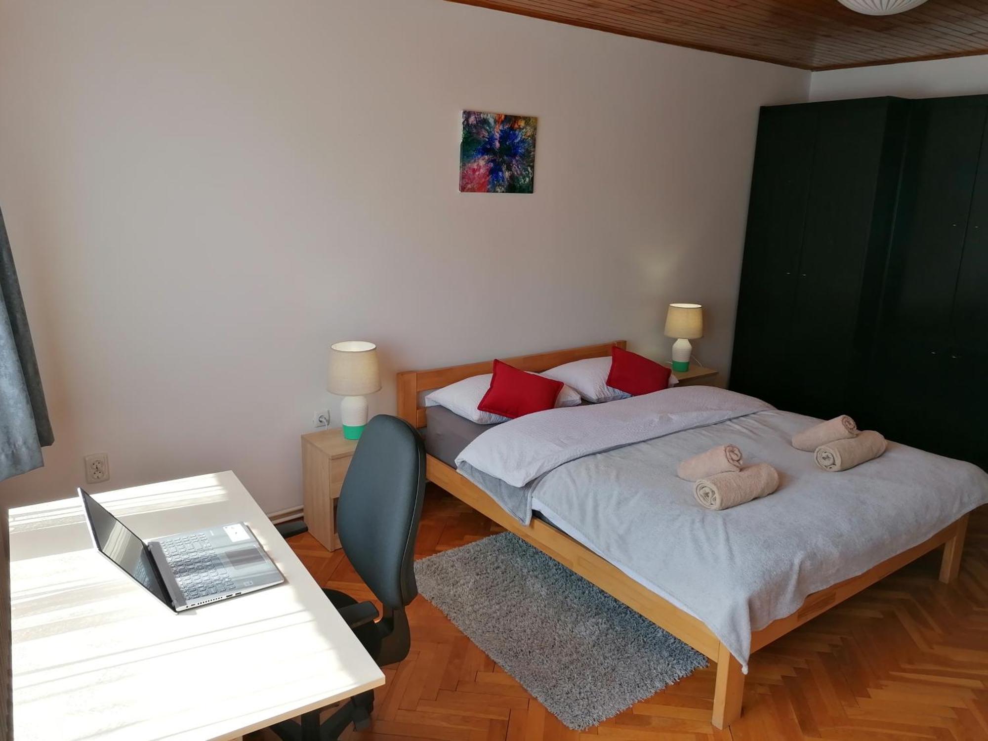 Cozy 1-Bdrm Apt In Dubec, Ideal For Work Or Study Sesvete Luaran gambar