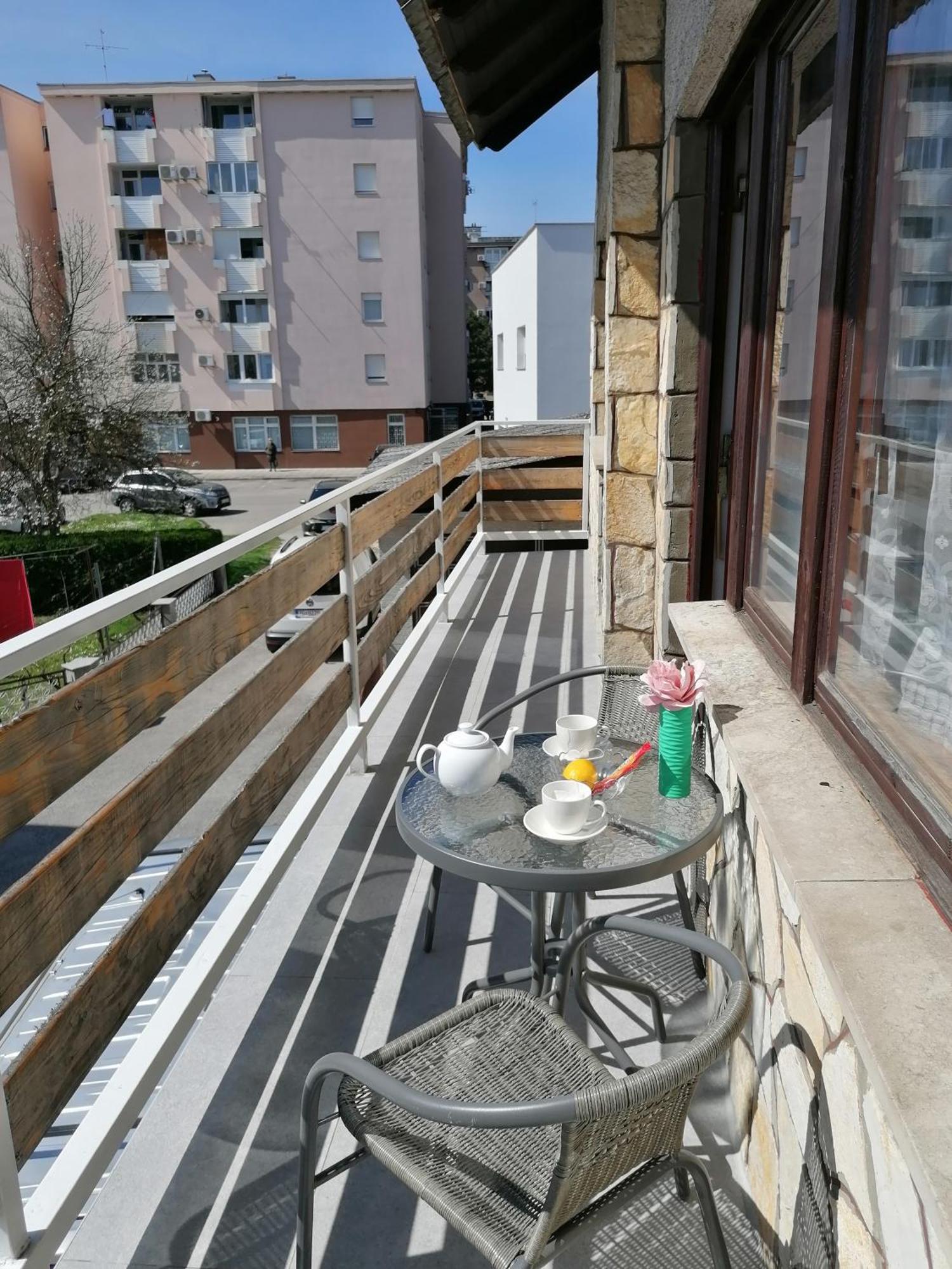 Cozy 1-Bdrm Apt In Dubec, Ideal For Work Or Study Sesvete Luaran gambar